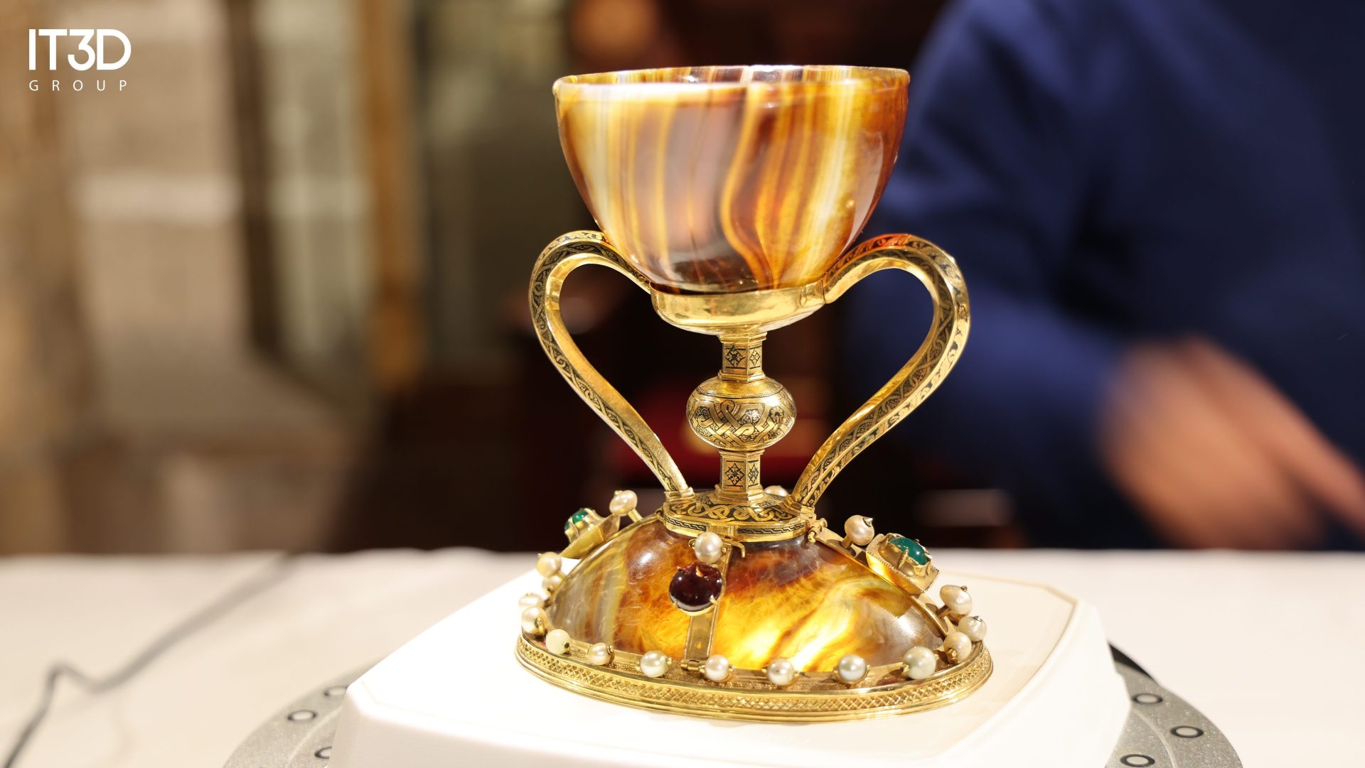 El santo cáliz de la catedral de valencia en realidad aumentada